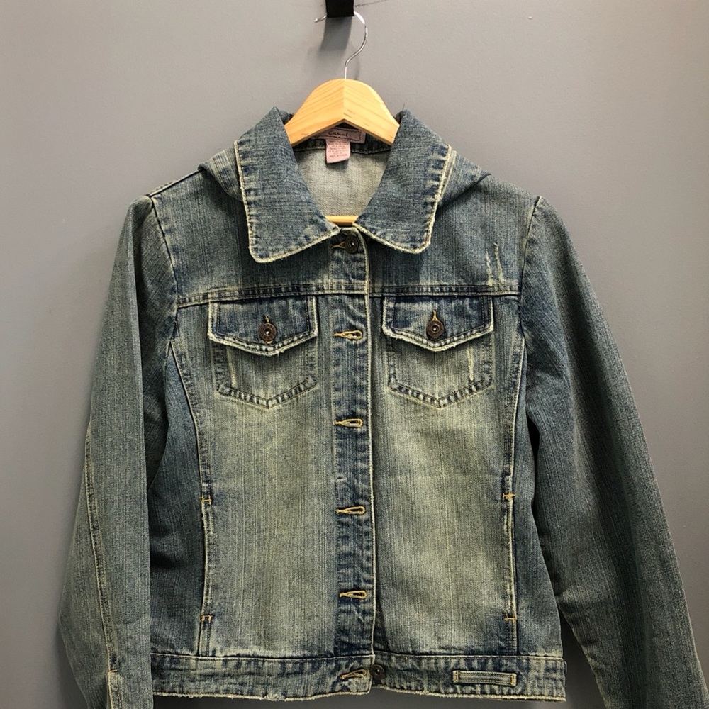 Women’s Distressed Denim Jean Jacket with Detachable Hood.  Sz XL